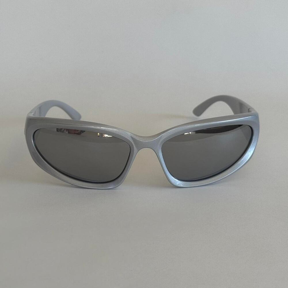 Y2K Grey Silver Vintage Sunglasses – Unique Frame Shape, Unisex, UVA UVB, New